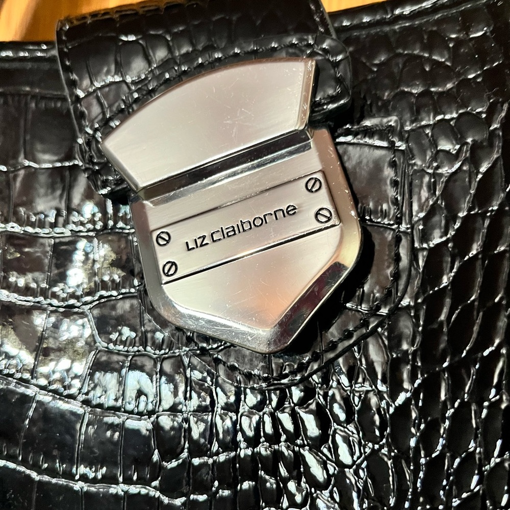 Liz Claiborne large patent leather purse. - Picture 2 of 8
